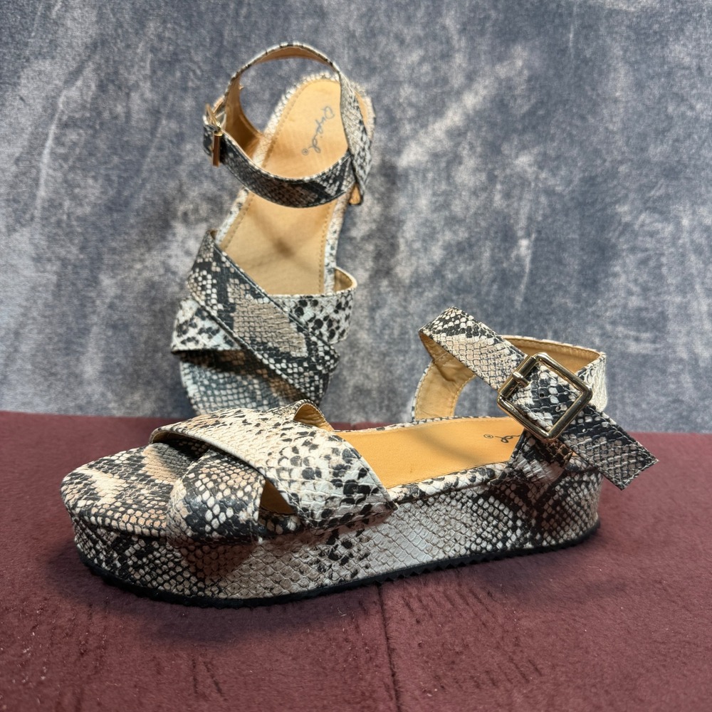 Qupid Platform Sandals Womens Grey Snakeskin Print Size 6 Animal Print Strappy